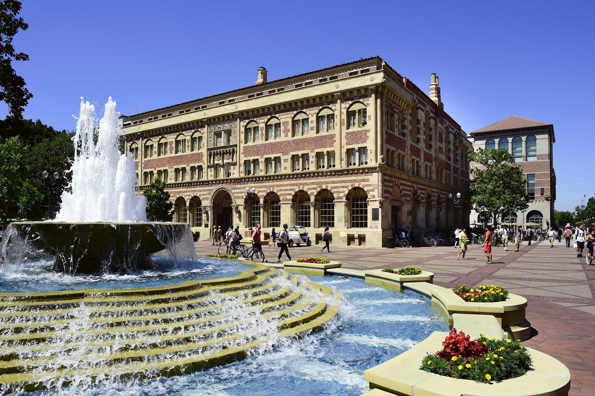 Hahn Plaza Fountain by Gus Ruelas